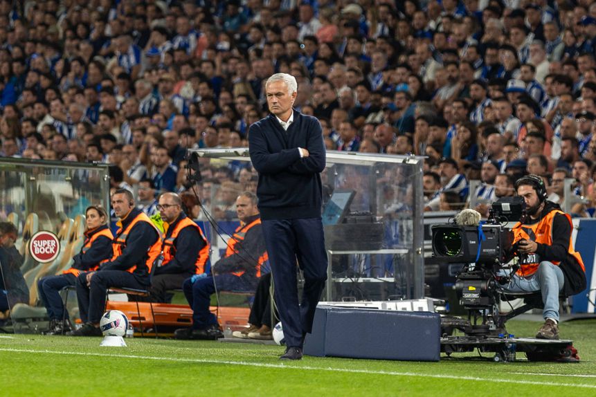 José Mourinho, treinador do Benfica, na partida frente ao FC Porto, no Dragão, que terminou empatada a zero - Foto: Imago