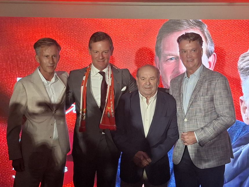 Andries Konker, Martim Mayer, António Simões e Louis van Gaal - Foto A BOLA