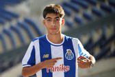 Rodrigo Barge continua a vestir de azul e branco - FOTO: FC Porto