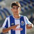 Rodrigo Barge continua a vestir de azul e branco - FOTO: FC Porto