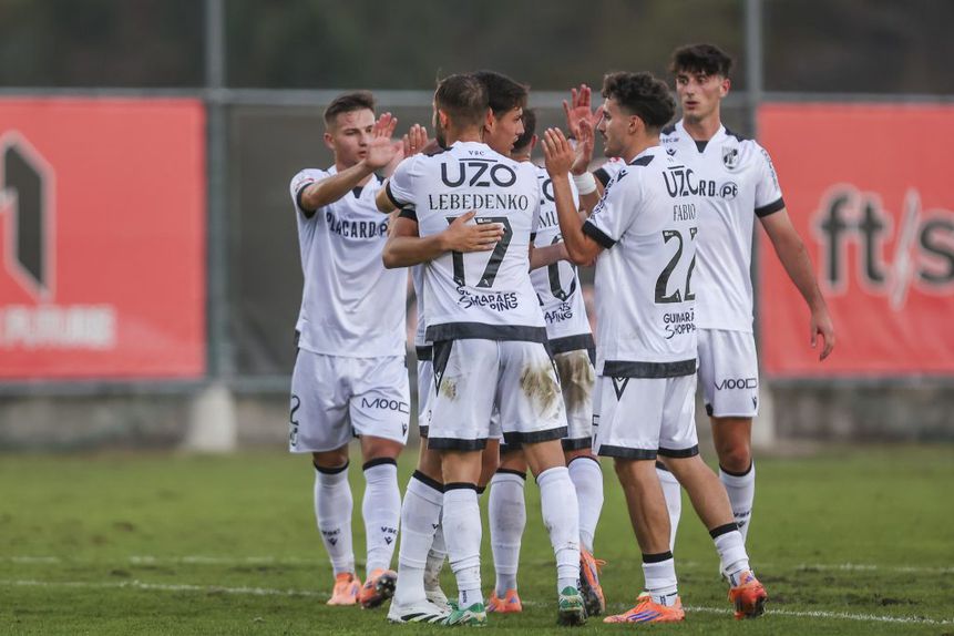 Vitória de Guimara~es venceu por 4-1 o Vila Meã em jogo-treino (Foto: Vitória sC)