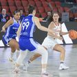 Joana Soeiro, base do Benfica, em ação no jogo contra o Baxi Ferrol, da EuroTaça (FIBA)