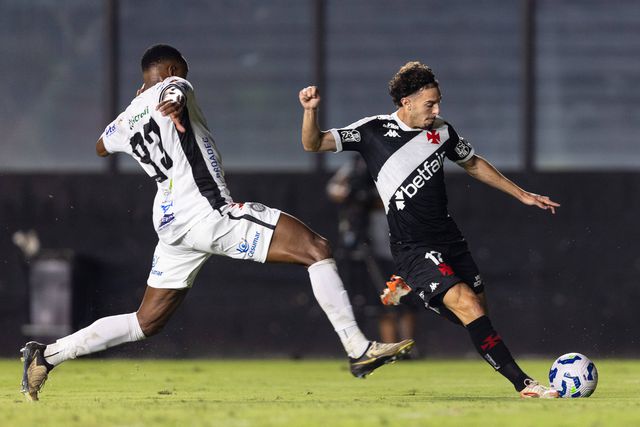 Nuno Moreira em ação frente aos peruanos do Melgar, em encontro da Copa Sudamericana (Foto IMAGO)