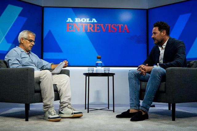 Jose María Gallego à conversa com o jornalista Hugo Forte (Foto Mariana Tenório)