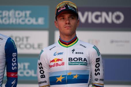Remco Evenepoel estreia a recém-conquistada camisola de campeão da Europa de fundo na Volta à Lombardia