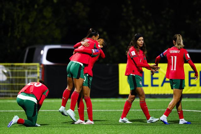 Navegadoras estão imparáveis na Irlanda do Norte e vão para o intervalo a vencer por 3-0. — Foto: FPF