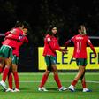 Navegadoras estão imparáveis na Irlanda do Norte e vão para o intervalo a vencer por 3-0. — Foto: FPF