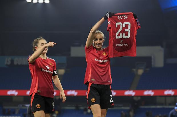 Jogadoras do Manchester United prestaram apoio a Geyse