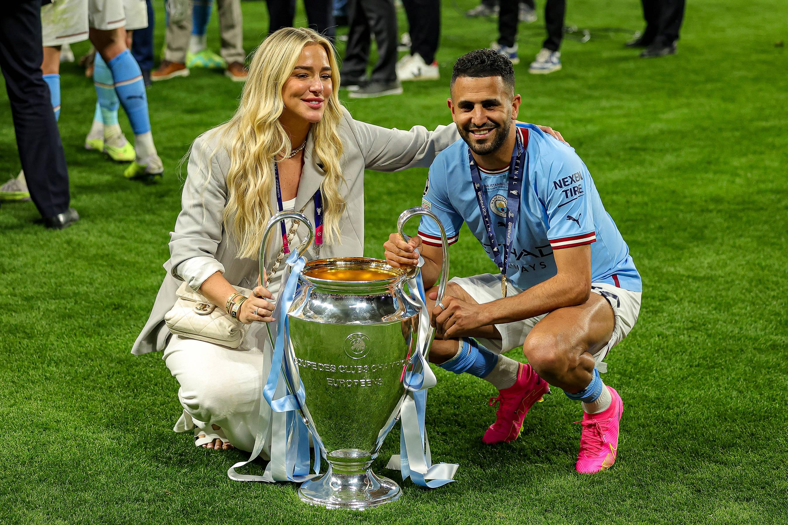 Mahrez com a esposa Taylor Ward