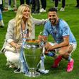 Mahrez com a esposa Taylor Ward