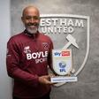 Nuno Espírito Santo com a distinção - Foto: EFL Championship