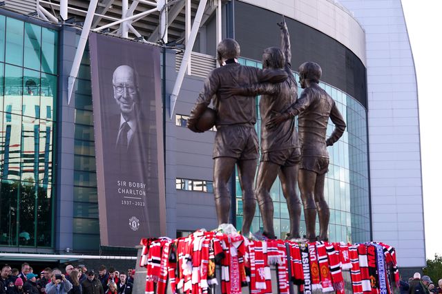 Funeral de Bobby Charlton vai passar por Old Trafford e a família tem um pedidorr