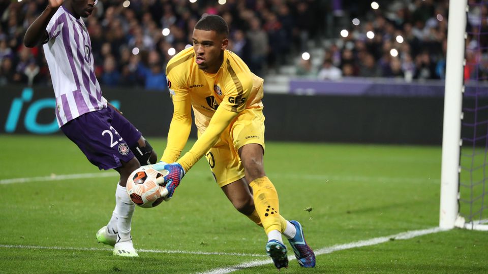 Guarda-redes do Toulouse lidera claque após vitória frente ao Liverpool