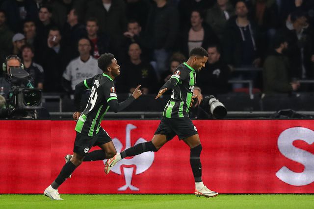 Acabou o efeito Van't Schip: Ajax perde em casa com o Brighton
