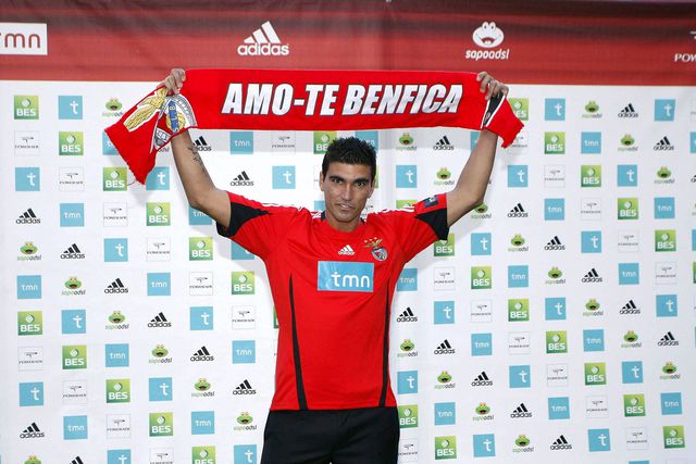 Mulher de Reyes mostra nota de amor do falecido jogador