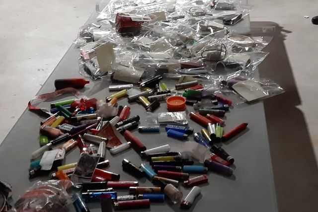 Fotos: o material confiscado aos adeptos do Benfica no estádio da Real Sociedad