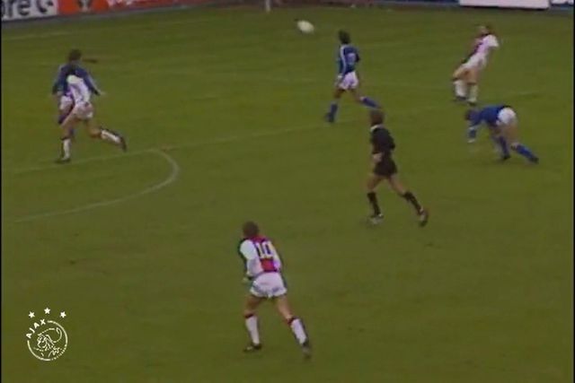 Van Basten inventou a bicicleta perfeita há 37 anos