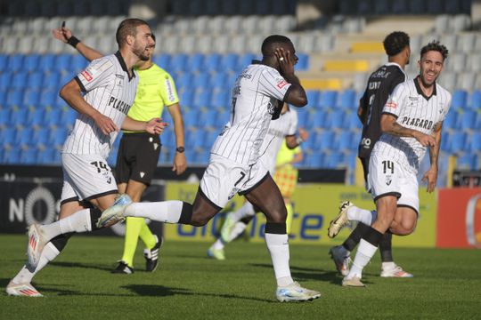 Casa Pia-Farense: um golaço e um penálti ditaram o empate entre gansos e leões