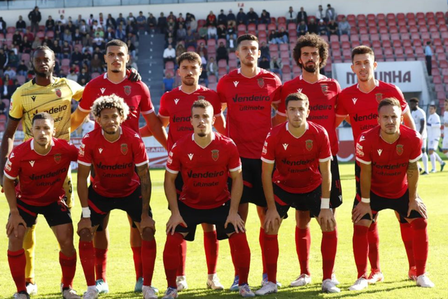 Equipa do PEnafiel tira a habitual fotografia antes de cada jogo