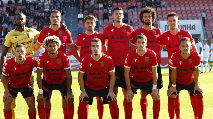 Equipa do PEnafiel tira a habitual fotografia antes de cada jogo