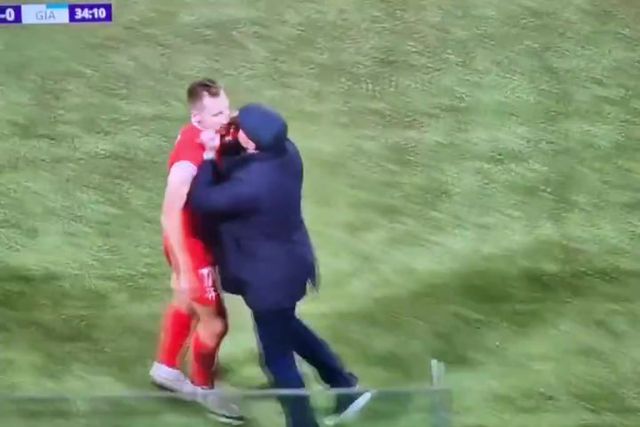 Itália: jogador é expulso e treinador perde a cabeça