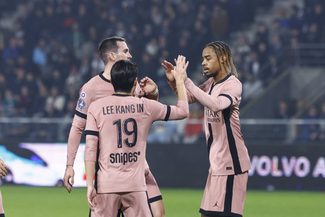 Ligue 1: PSG (quase) sem portugueses passeia em Angers