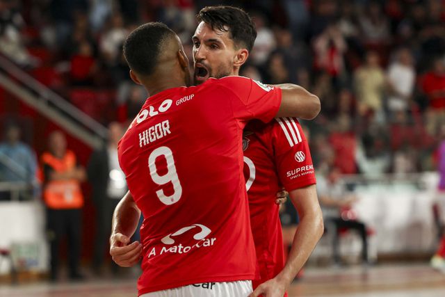 Benfica sofre, persiste e chega ao pleno de vitórias