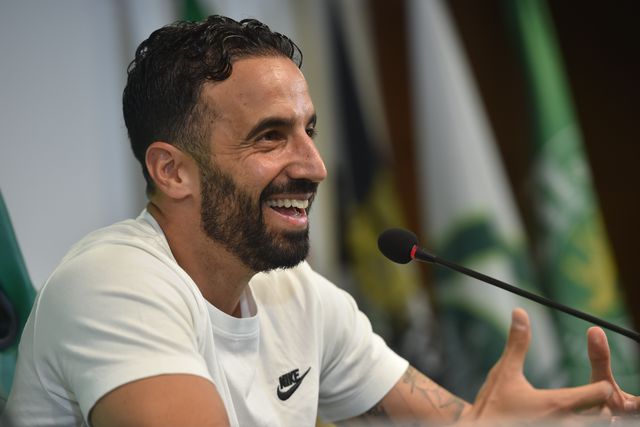 Amorim diz quando vai falar com Van Nistelrooy