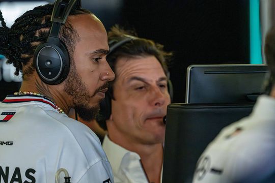 Totto Wolff diz que Hamilton faz-lhe um favor ao sair da Mercedes