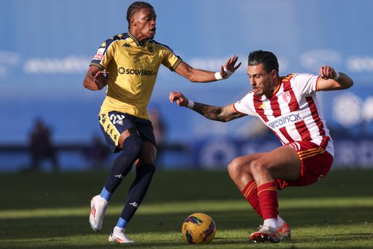 Estoril-Aves SAD: futebol nem vê-lo!