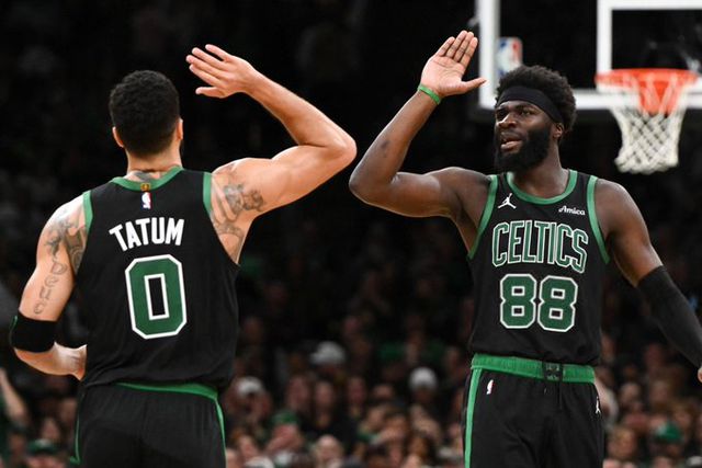 Celtics, com Neemias, surpreendidos pelos Hawks na NBA Cup