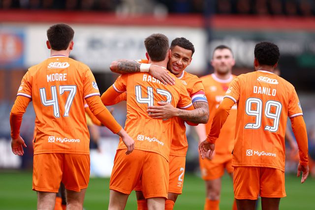 Jogadores do Rangers a celebrarem um de três golos