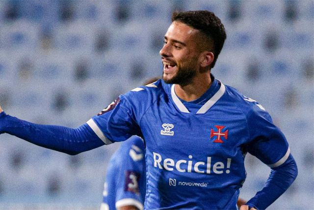 O Belenenses venceu o Mafra com recurso a um penálti (polémico) e ultrapassou o Mafra na liderança da Série B da Liga 3. Foto: CF Os Belenenses