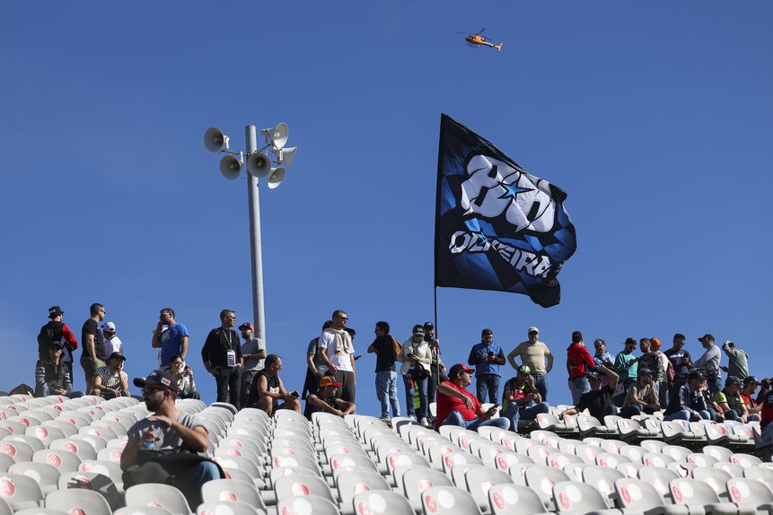Fãs de Miguel Oliveira querem ver a despedida do português. Foto EPA/JOSE SENA GOULAO
