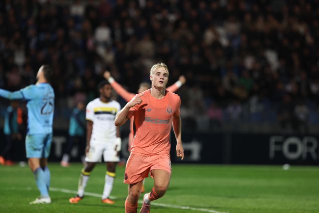 Victor Froholdt adiantou o FC Porto aos 36'  (Foto: Kapta +/Catarina Morais)