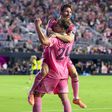 Lionel Messi festeja com Mateo Silvetti mais um golo pelo Inter Miami
