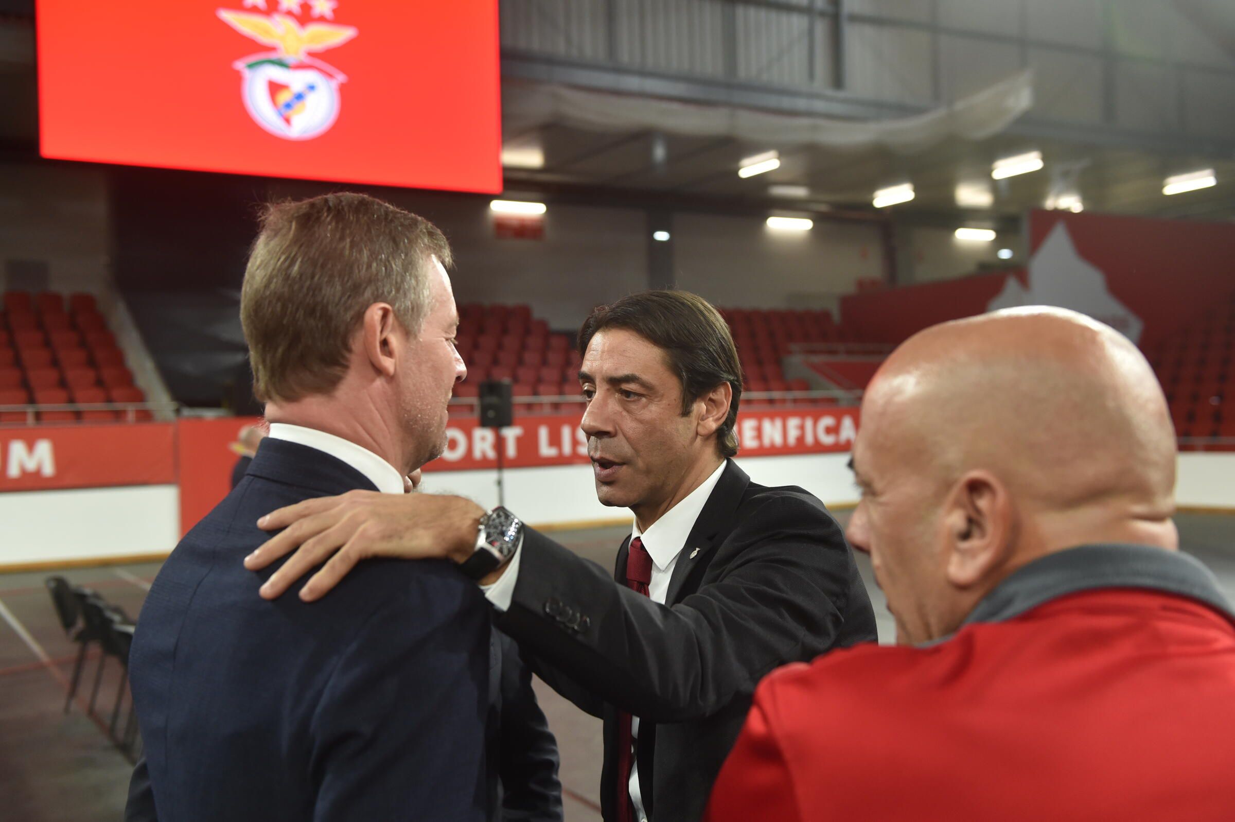Rui Costa, presidente reeleito no Benfica, com Martim Mayer, candidato derrotado na primeira volta - Foto: Miguel Nunes