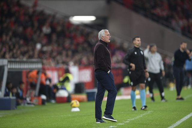 José Mourinho ao longo da partida - Foto: Sérgio Miguel Santos