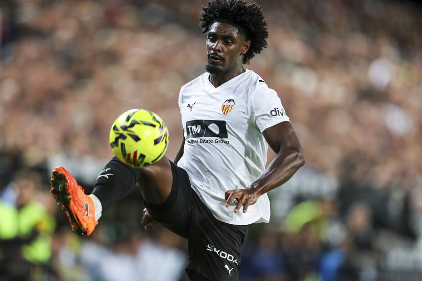 Thierry Correia, lateral-direito do Valência