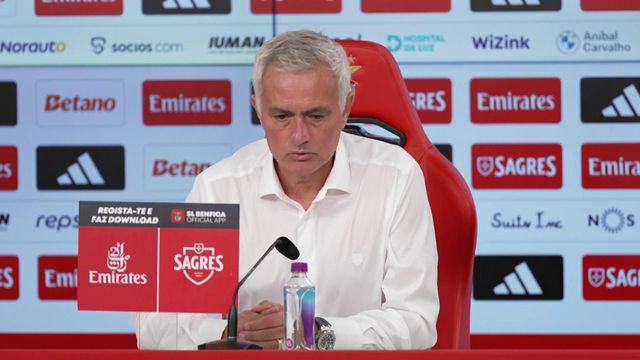 Mourinho: «Culpa nossa, culpa do árbitro e culpa do VAR»