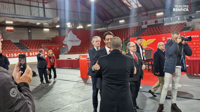 O longo abraço de Rui Costa ao ex-rival Cristóvão Carvalho