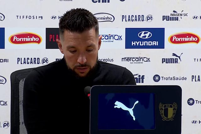 Farioli questionado se o FC Porto está a favor ou contra os árbitros