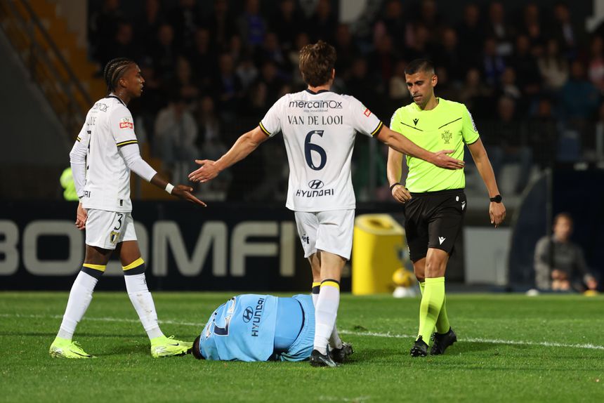 Van de Looi admitiu que o FC Porto foi melhor. Foto: Catarina Morais