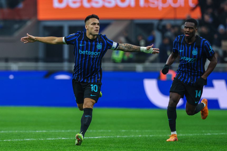 Lautaro Martínez, avançado do Inter, celebra golo frente à Lazio