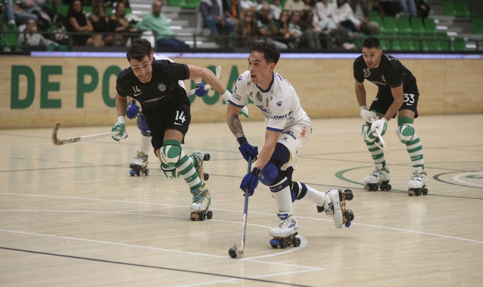 Kyllian Gil arranca para marcar o terceiro golo do OC Barcelos frente ao Sporting (FPP)