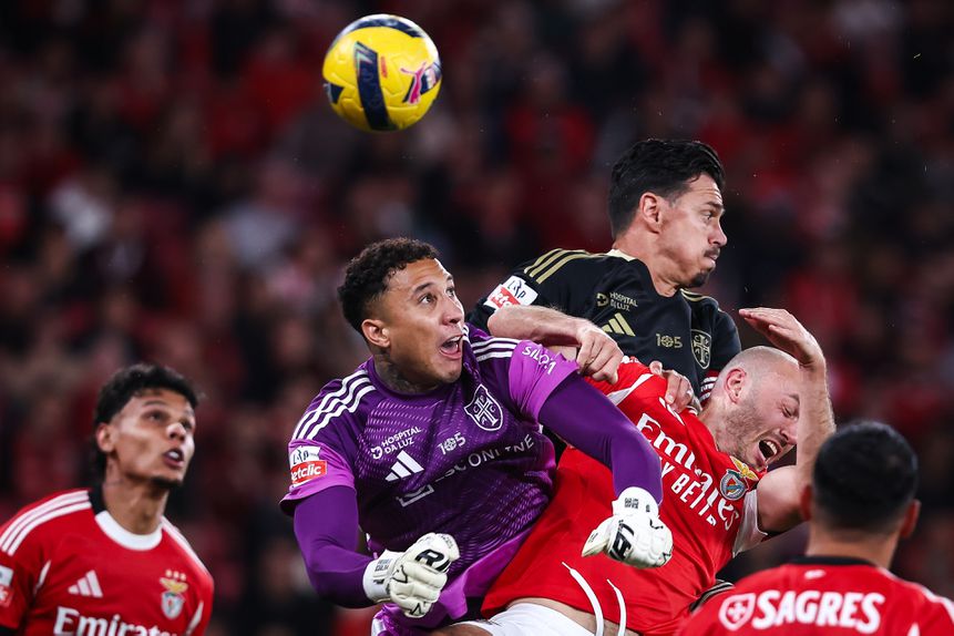 Camisola 1 dos gansos realizou uma excelente exibição diante das águias - Foto: Rodrigo Antunes/LUSA