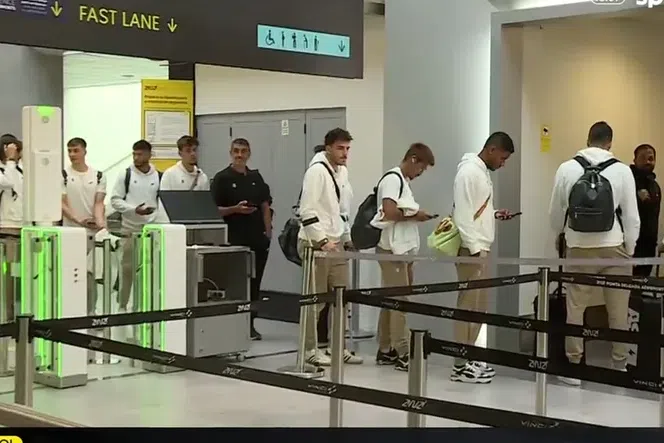 Ioannidis de muletas no regresso a Lisboa - Foto; SPORT TV