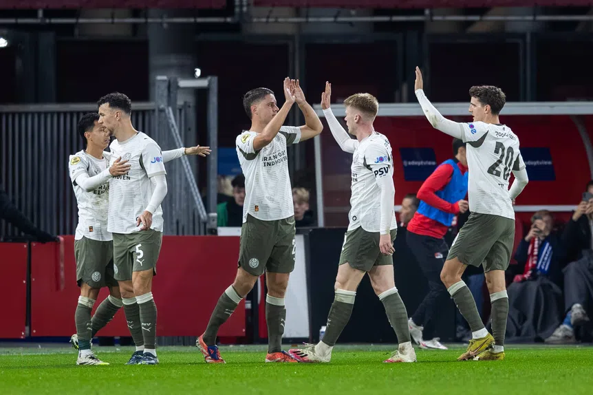 PSV esmaga AZ! Banho de golos