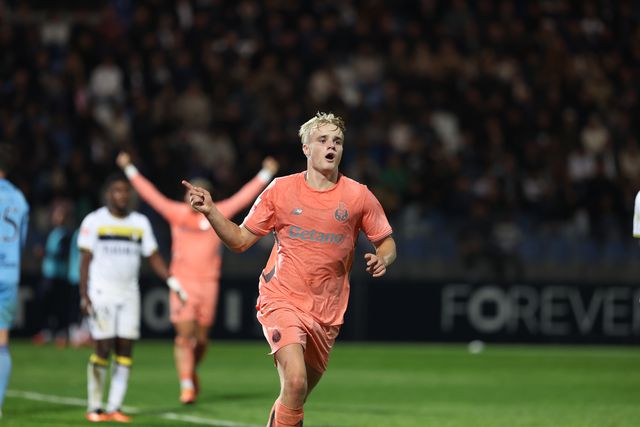 FC Porto vence em Famalicão e volta à liderança isolada