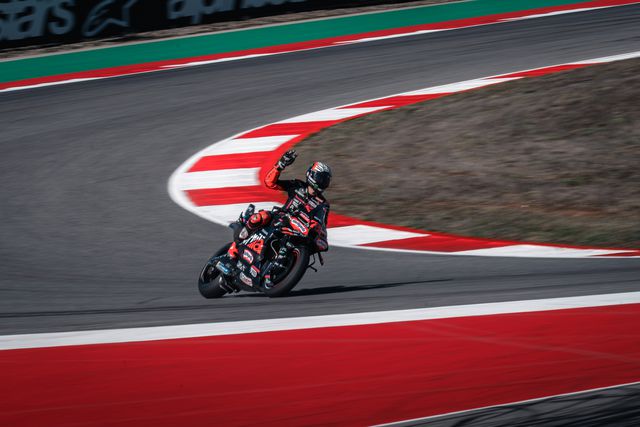 O italiano Marco Bezzecchi conquistou a quarta ´pole' da temporada em Portimão. André Carvalho/A BOLA